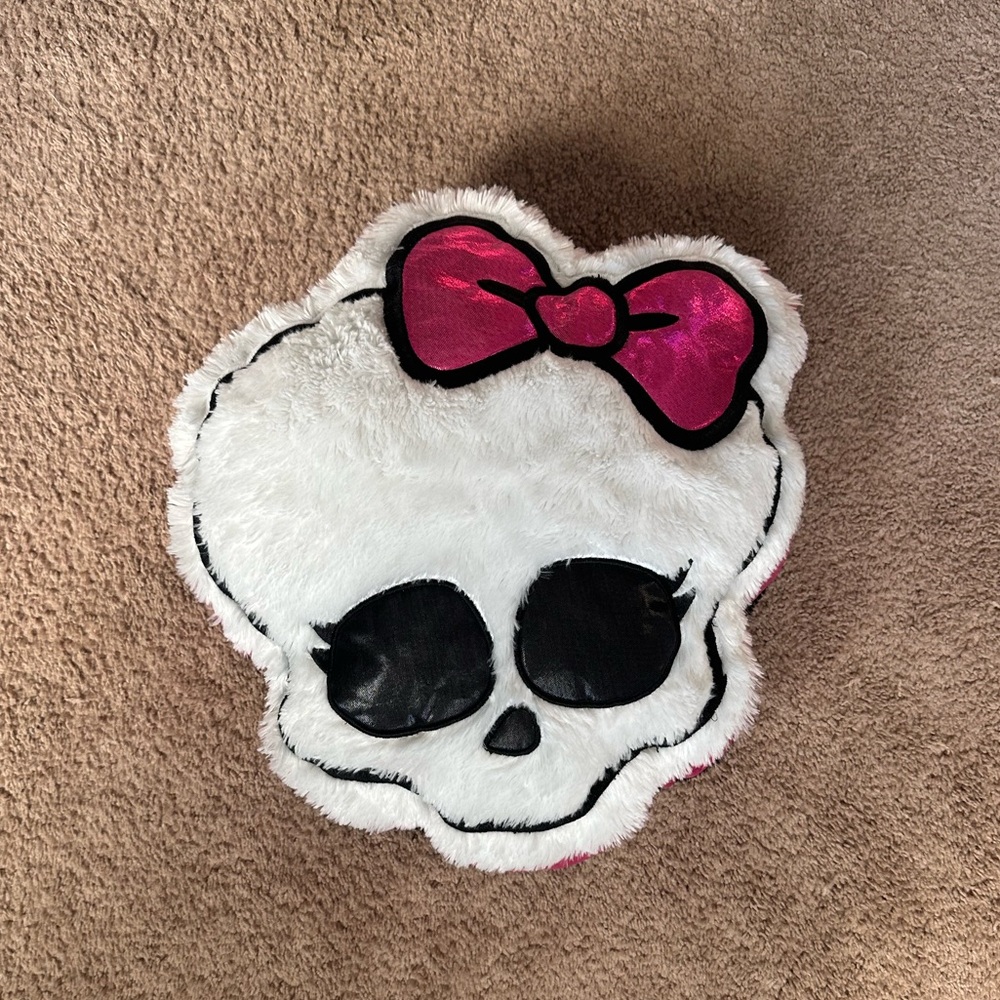 2012 Pink Monster High Skull Pillow #monsterhigh #pinkskull #pinkpillow #grunge